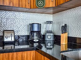Oceanview 2 BR Condo - Beachclub - Pool - Ocean
