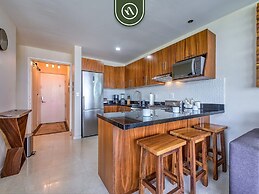 Oceanview 2 BR Condo - Beachclub - Pool - Ocean