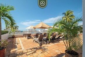 Amazing 2 BR Condo - Partial Oceanview - Pool