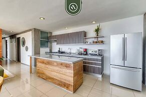 3 BR Condo - Panoramic Views - 5 Min to Downtown