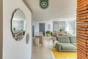 3 BR Condo - Panoramic Views - 5 Min to Downtown
