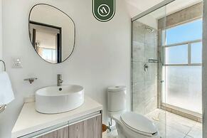 3 BR Condo - Panoramic Views - 5 Min to Downtown