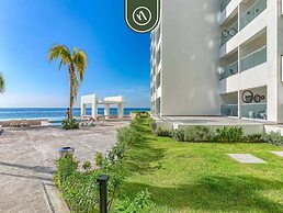 Oceanview 1 BR Condo With Pools and Beach Access