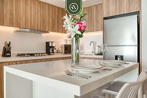 Oceanview 1 BR Condo With Pools and Beach Access