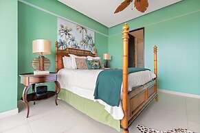 Oceanview 3BR Apt With Beach Access - Pool - Gym