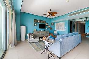 Oceanview 3BR Apt With Beach Access - Pool - Gym