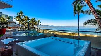 Oceanview 3BR Apt With Beach Access - Pool - Gym