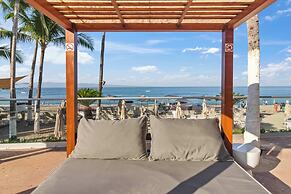 Oceanview 3BR Apt With Beach Access - Pool - Gym