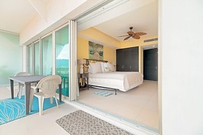 Oceanview 3BR Apt With Beach Access - Pool - Gym