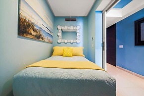 Oceanview 3BR Apt With Beach Access - Pool - Gym
