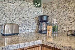 Stilysh 2 BR Condo in Versalles - Rooftop Pool