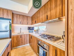 New Oceanview Condo With Beach - Pools - Gym