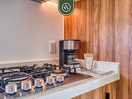 New Oceanview Condo With Beach - Pools - Gym