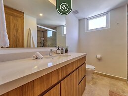 New Oceanview Condo With Beach - Pools - Gym