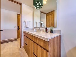New Oceanview Condo With Beach - Pools - Gym