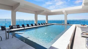 New Oceanview Condo With Beach - Pools - Gym