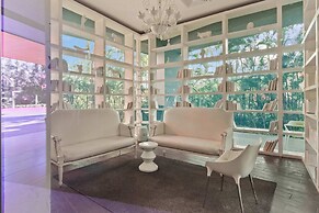 Oceanview 3BR Apt With Beach Access - Pools - Gym