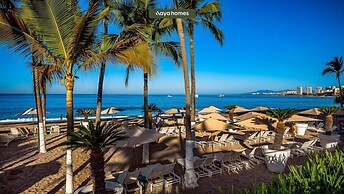 Oceanview 3BR Apt With Beach Access - Pools - Gym