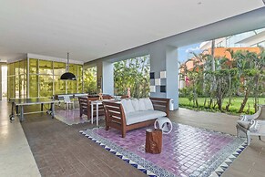 Oceanview 3BR Apt With Beach Access - Pools - Gym