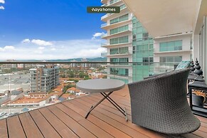 Oceanview 3BR Apt With Beach Access - Pools - Gym