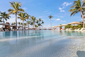 Oceanview 3BR Apt With Beach Access - Pools - Gym