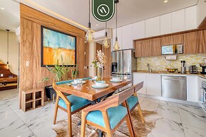 Amazing Condo With Rooftop Pool - Private Balcony