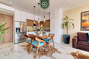 Amazing Condo With Rooftop Pool - Private Balcony