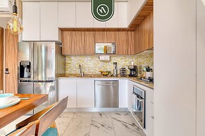 Amazing Condo With Rooftop Pool - Private Balcony