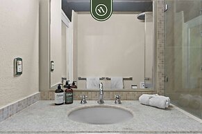 Oceanfront 2 BR Condo With Spectacular View - Pool