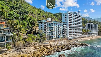 Oceanfront 2 BR Condo With Spectacular View - Pool