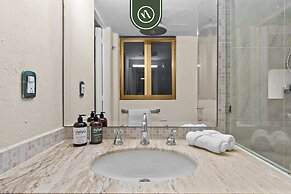 Oceanfront 2 BR Condo With Spectacular View - Pool