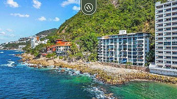 Oceanfront 2 BR Condo With Spectacular View - Pool