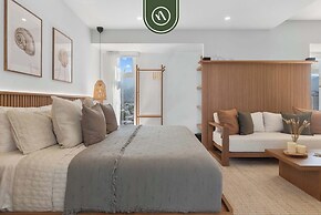 Luxury Oceanfront Studio - Beach - Pools - Gym