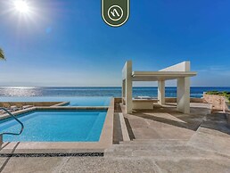 Luxury Oceanfront Studio - Beach - Pools - Gym