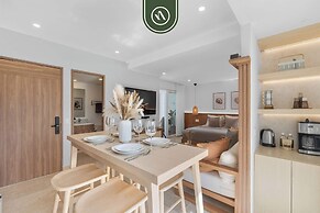 Luxury Oceanfront Studio - Beach - Pools - Gym