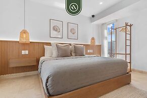 Luxury Oceanfront Studio - Beach - Pools - Gym