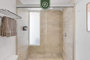 Luxury Oceanfront Studio - Beach - Pools - Gym