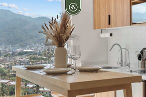 Luxury Oceanfront Studio - Beach - Pools - Gym