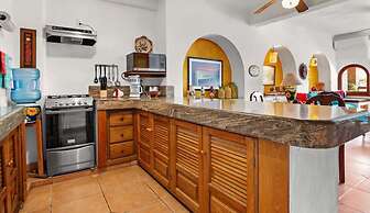 Ocean View 1Br Condo-balcony-beach-pool - 306