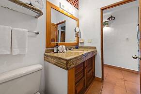 Ocean View 1Br Condo-balcony-beach-pool - 306