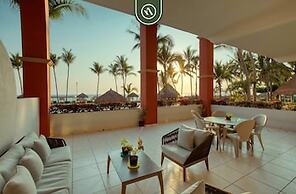 Mexican Styled 2 BR Condo - Beachfront - Pool