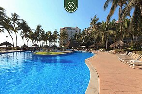 Mexican Styled 2 BR Condo - Beachfront - Pool