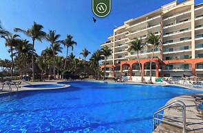 Mexican Styled 2 BR Condo - Beachfront - Pool