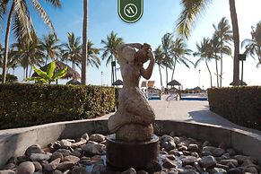 Mexican Styled 2 BR Condo - Beachfront - Pool