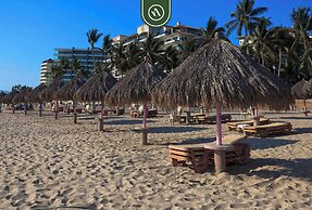 Mexican Styled 2 BR Condo - Beachfront - Pool