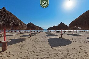 Mexican Styled 2 BR Condo - Beachfront - Pool