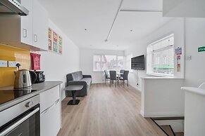 2 Bed Flat - Sleeps 2 - Parking - Wifi