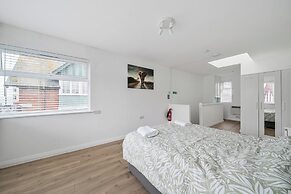 2 Bed Flat - Sleeps 2 - Parking - Wifi