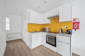 2 Bed Flat - Sleeps 2 - Parking - Wifi