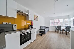 2 Bed Flat - Sleeps 2 - Parking - Wifi